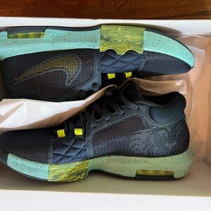 Nike LeBron Witness 8